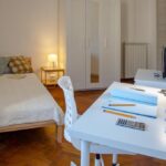 vista della stanza dalla finestra che si affaccia sul mare