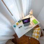 dettaglio della scrivania per la zona studio