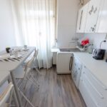 vista della cucina e sala da pranzo