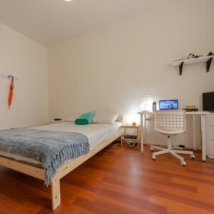 vista della stanza con area studio