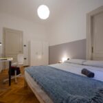 dettaglio sul letto matrimoniale a uso singolo