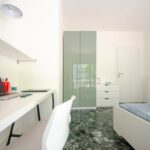 dettaglio con armadio e cassettiera