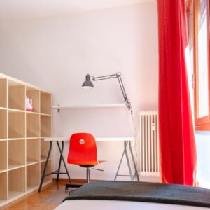 ulteriore dettaglio della zona studio che si affianca alla libreria
