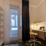 vista della stanza vero la zona studio lavoro